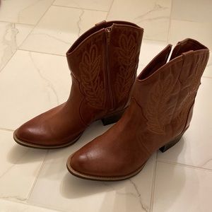 Women’s brown leather cowboy boots, mid-rise, size 11